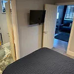 Cozy Apartment In Stoke-On-Trent One Double Bed