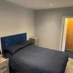 Cozy Apartment In Stoke-On-Trent One Double Bed