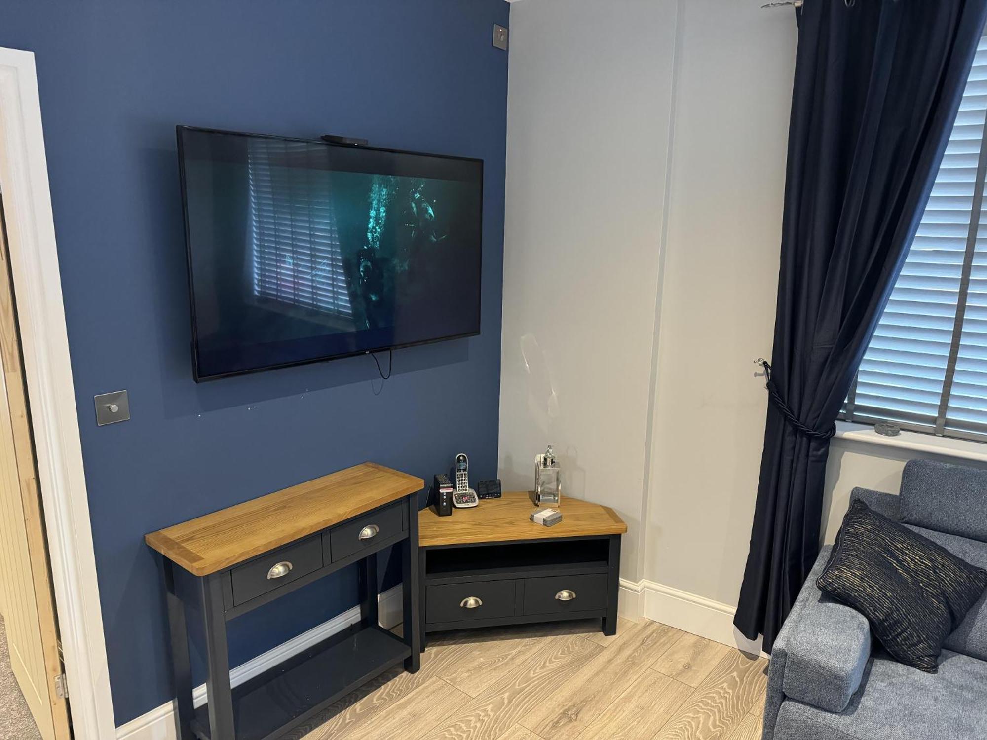 Cozy In One Double Bed Apartment *