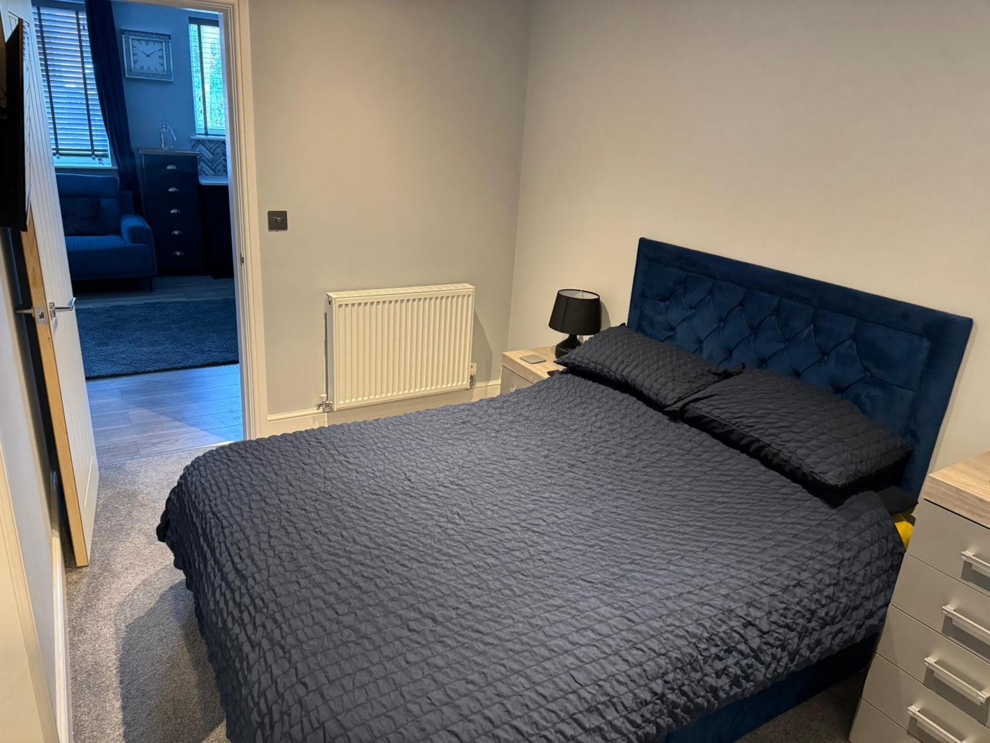 Cozy In One Double Bed Apartment *
