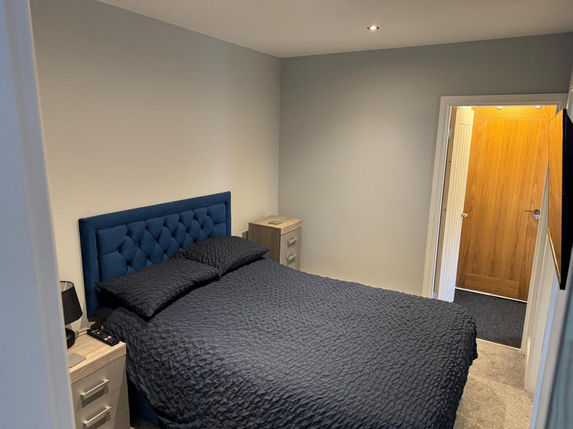 Cozy In One Double Bed Apartment